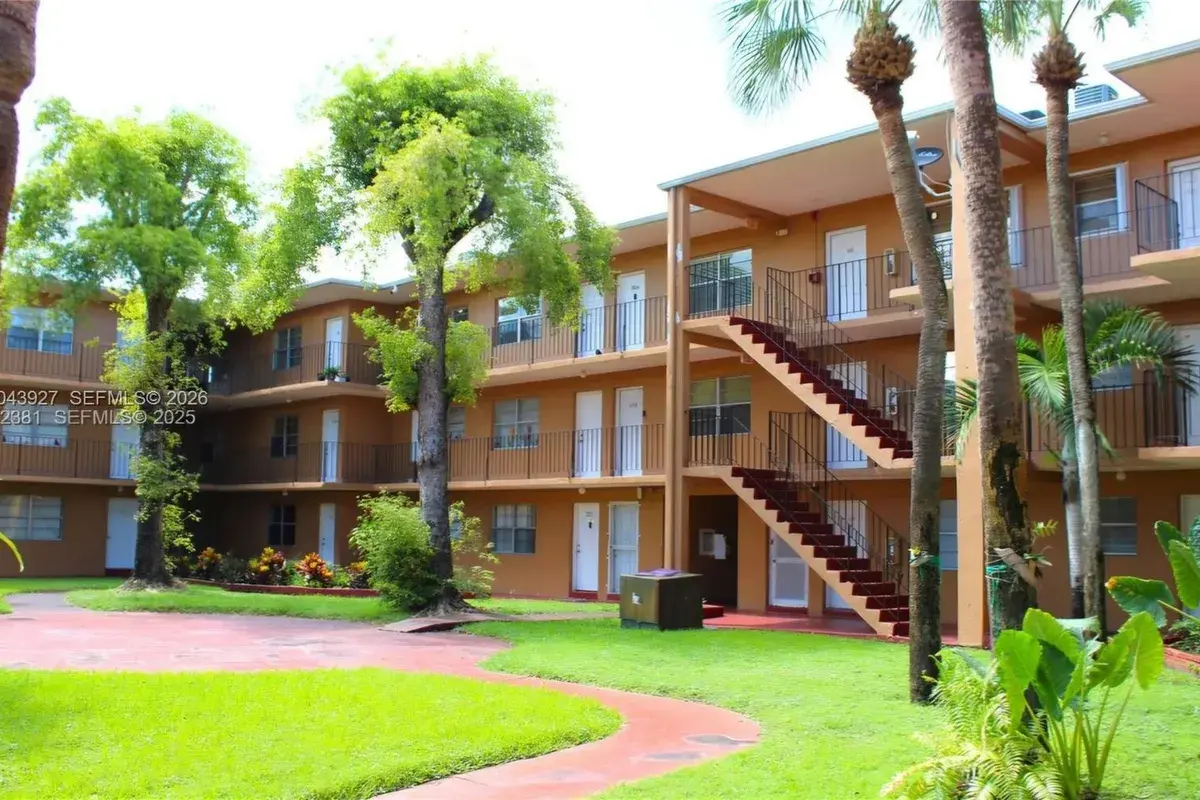 1230 W 54th St # 218A, Hialeah FL 33012