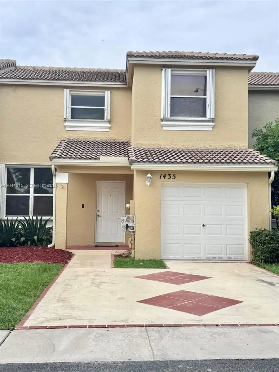 3 bedroom 2 bath for rent at 1435 NW 154th Ln, Pembroke Pines FL 33028