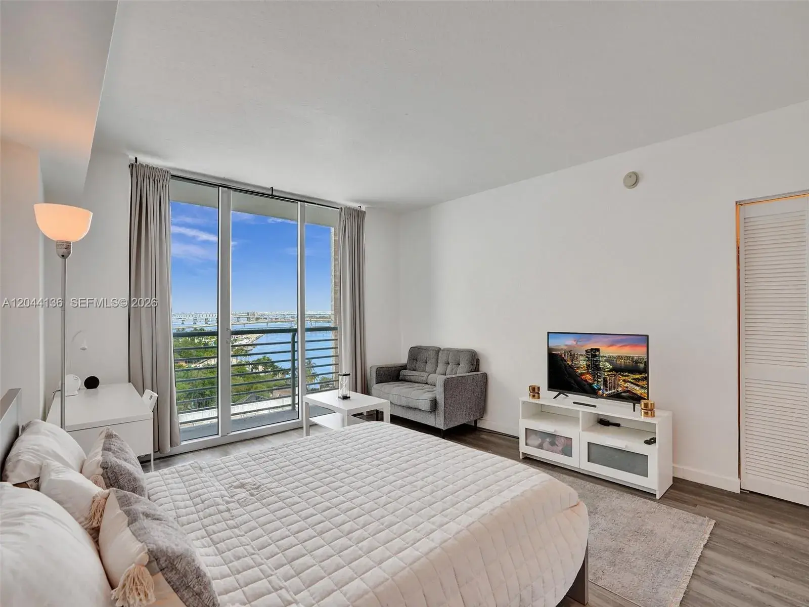 325 S Biscayne Blvd # 1520, Miami FL 33131