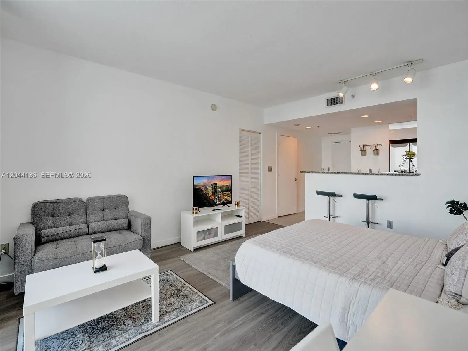 325 S Biscayne Blvd # 1520, Miami FL 33131