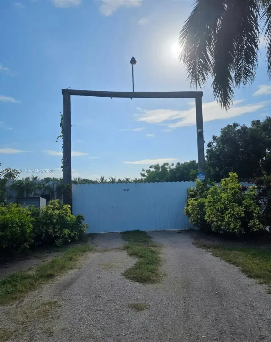19550 SW 162nd Ave, Miami FL 33187