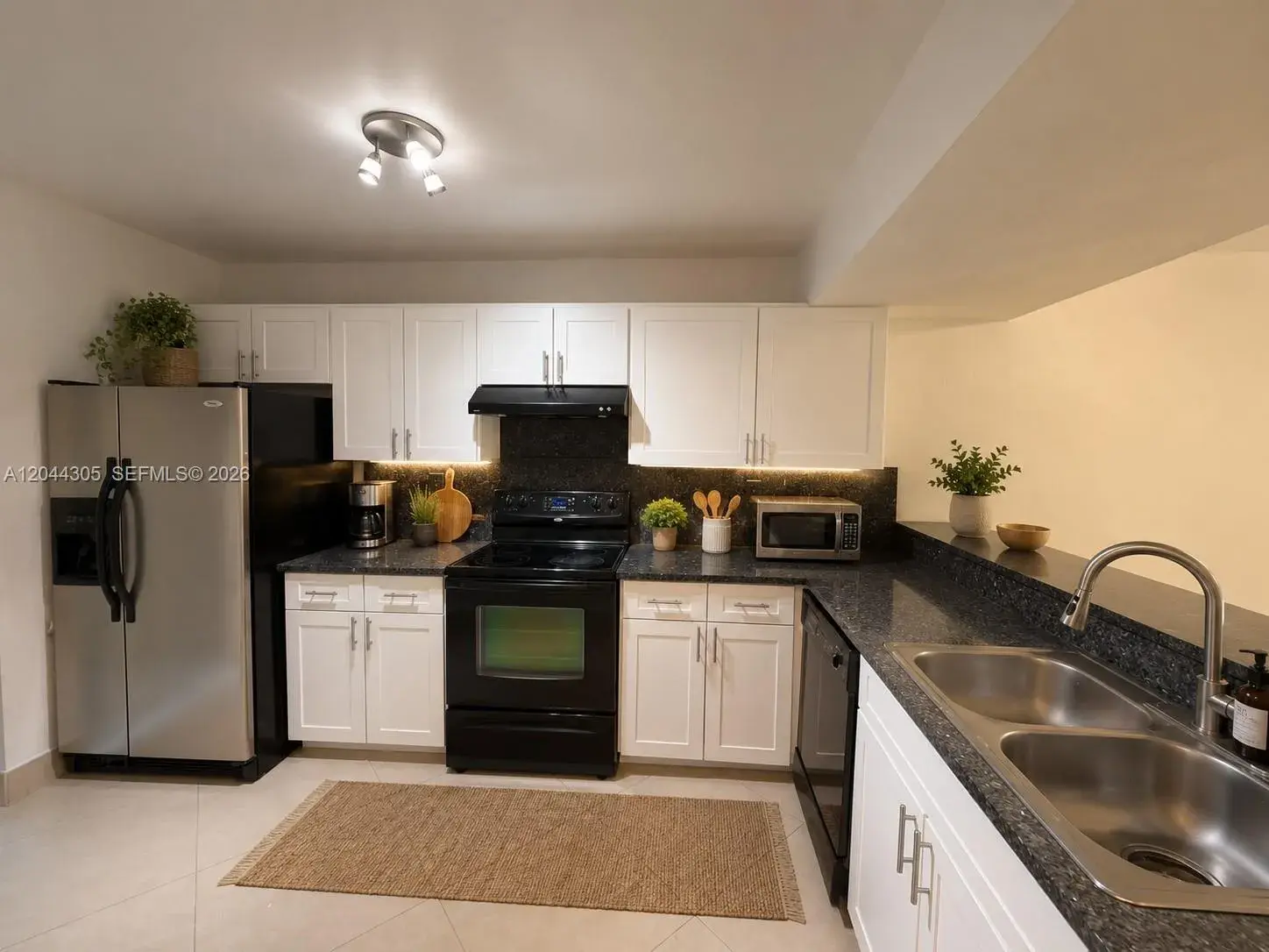 862 Crystal Lake Dr, Deerfield Beach FL 33064