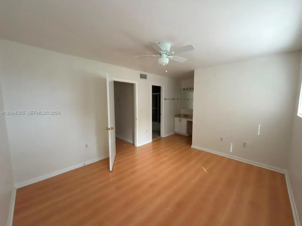 862 Crystal Lake Dr, Deerfield Beach FL 33064