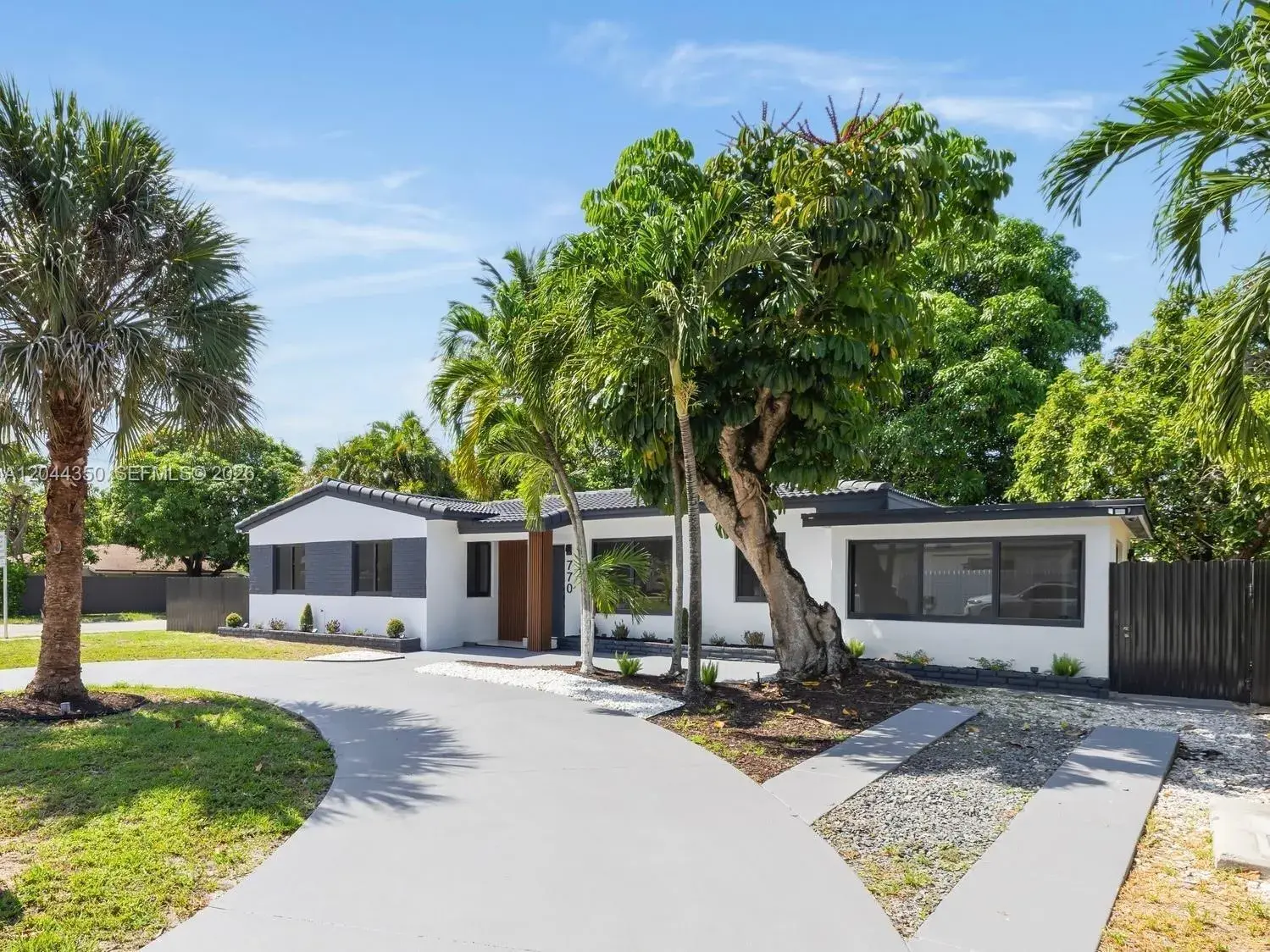 770 NE 160th St, Miami FL 33162