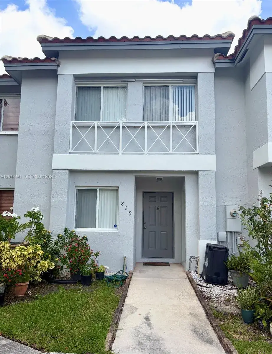 3 bedroom 2 bath for sale at 829 NW 208th Way, Pembroke Pines FL 33029