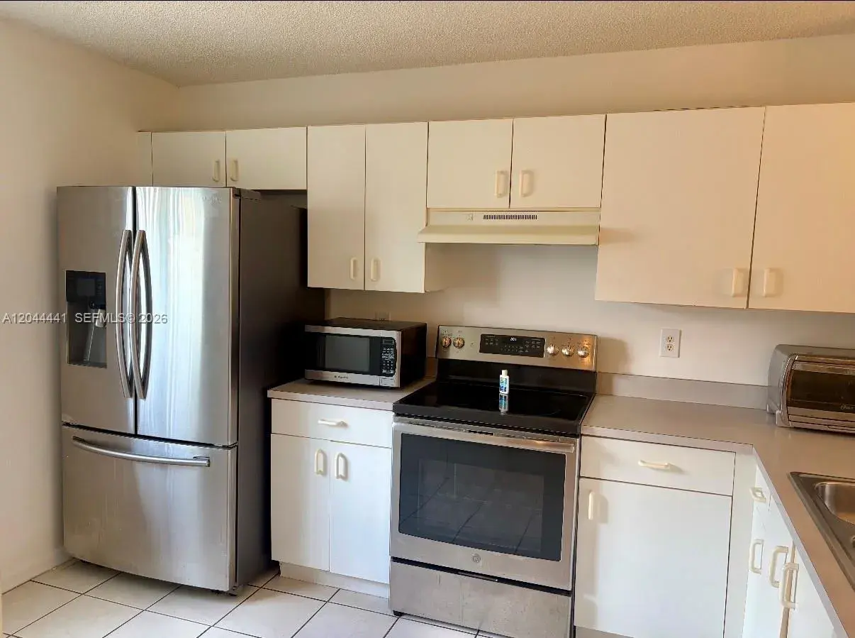 829 NW 208th Way, Pembroke Pines FL 33029