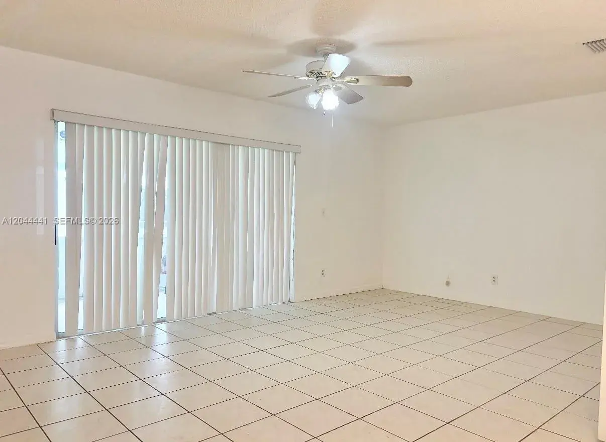 829 NW 208th Way, Pembroke Pines FL 33029
