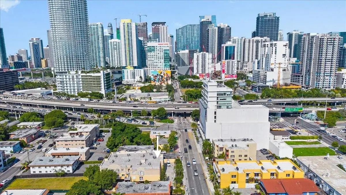 437 SW 7th St # 201, Miami FL 33130