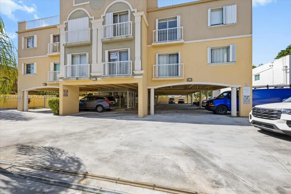 437 SW 7th St # 201, Miami FL 33130