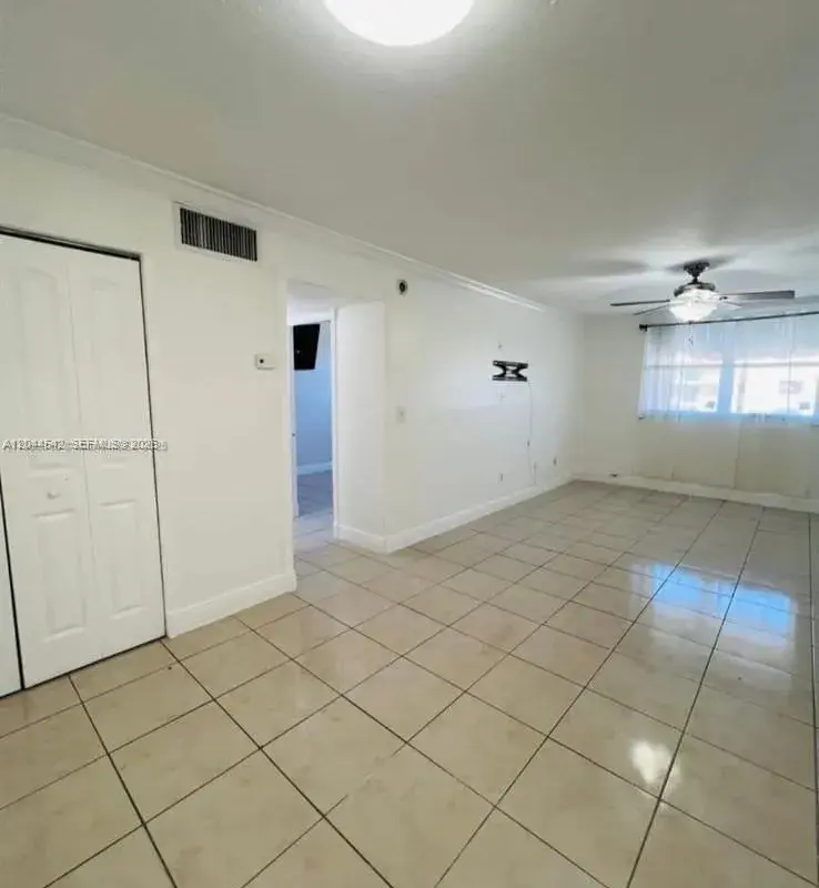 606 W 81st St # 224, Hialeah FL 33014