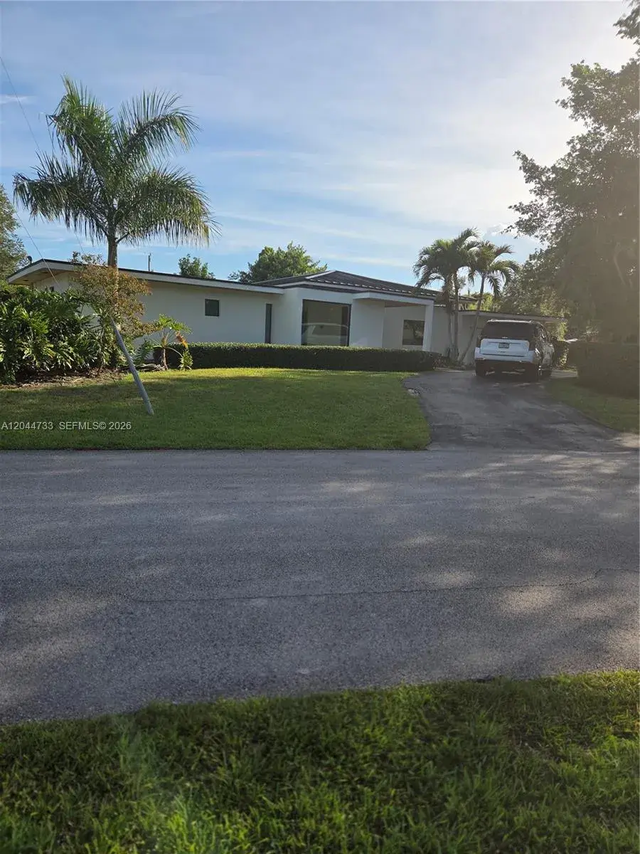 3 bedroom 2 bath for sale at 8880 SW 149th St, Palmetto Bay FL 33176