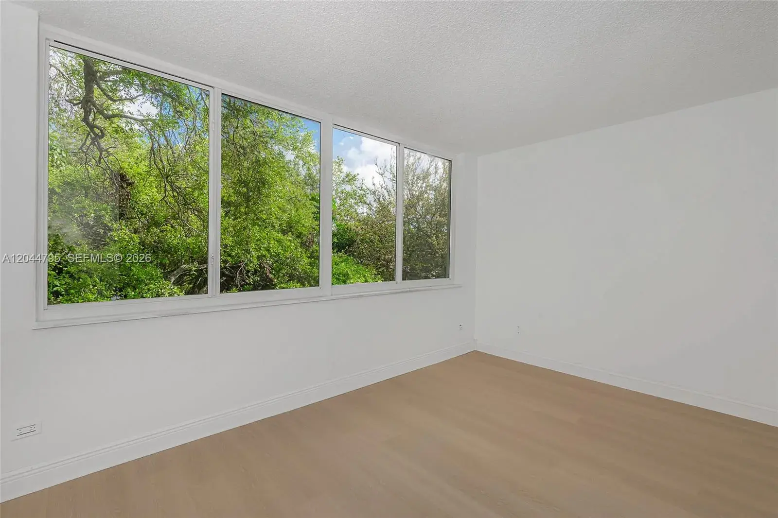 445 NE 195th St # 326, Miami FL 33179