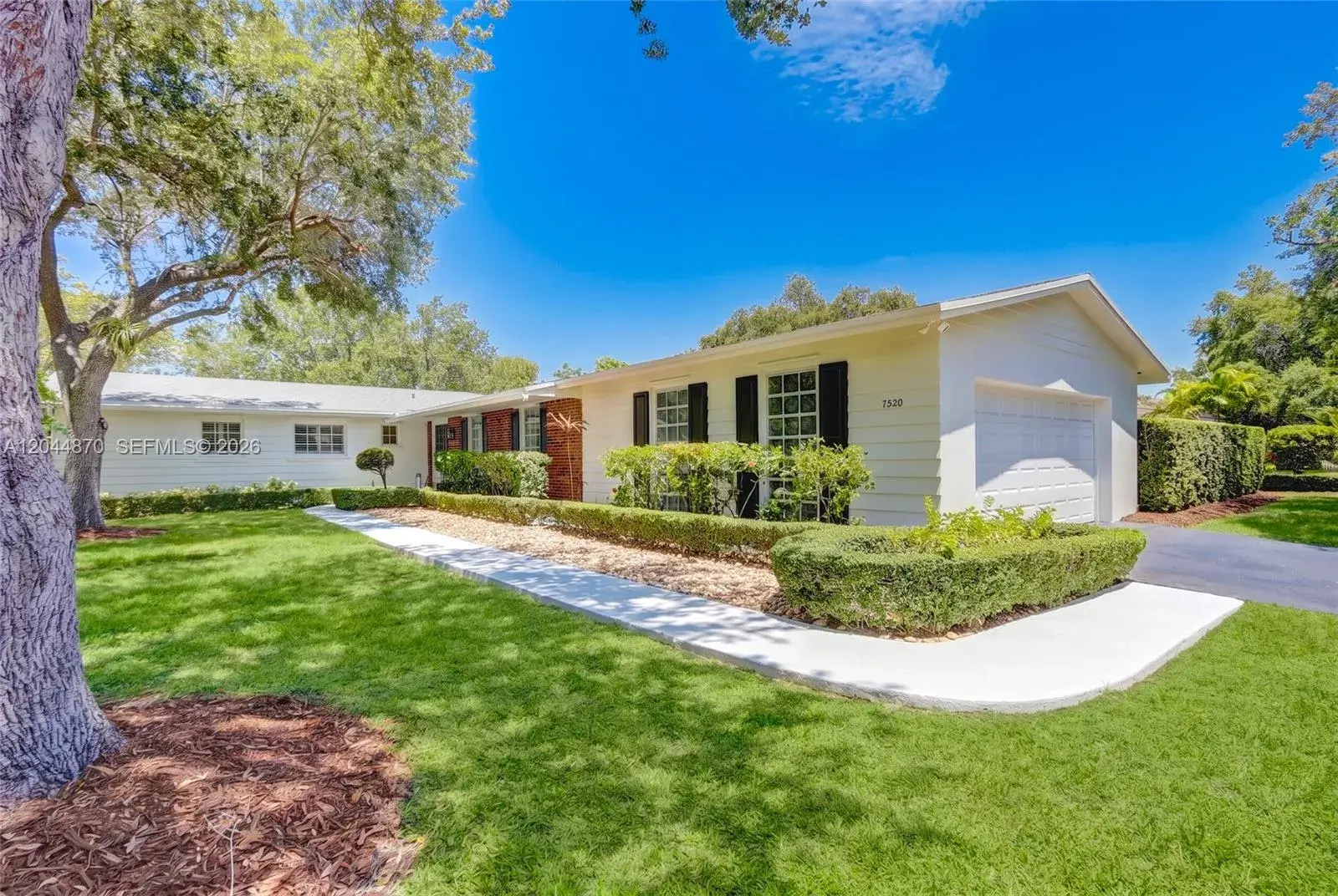 7520 SW 164th St, Palmetto Bay FL 33157