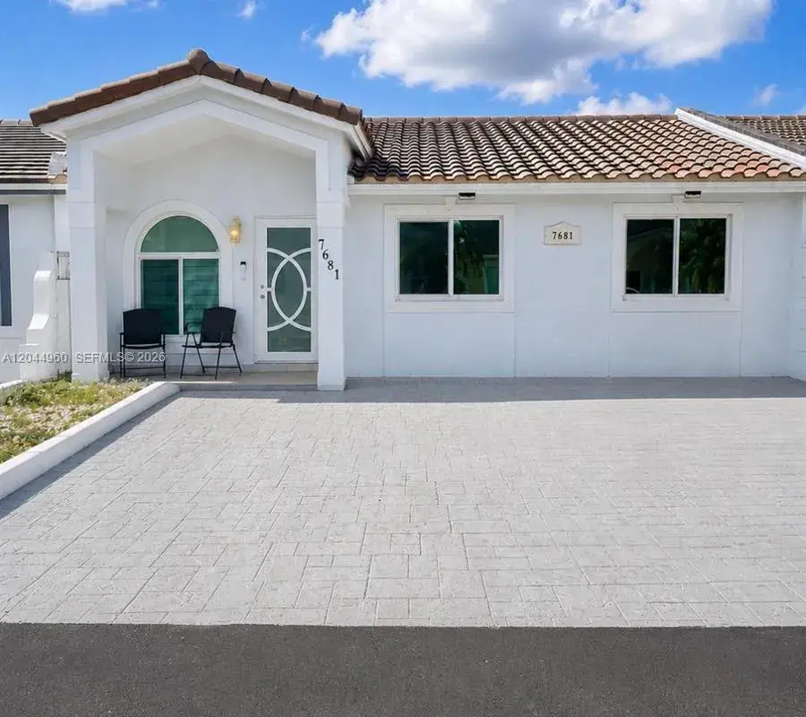 7681 NW 178th Ter, Hialeah FL 33015