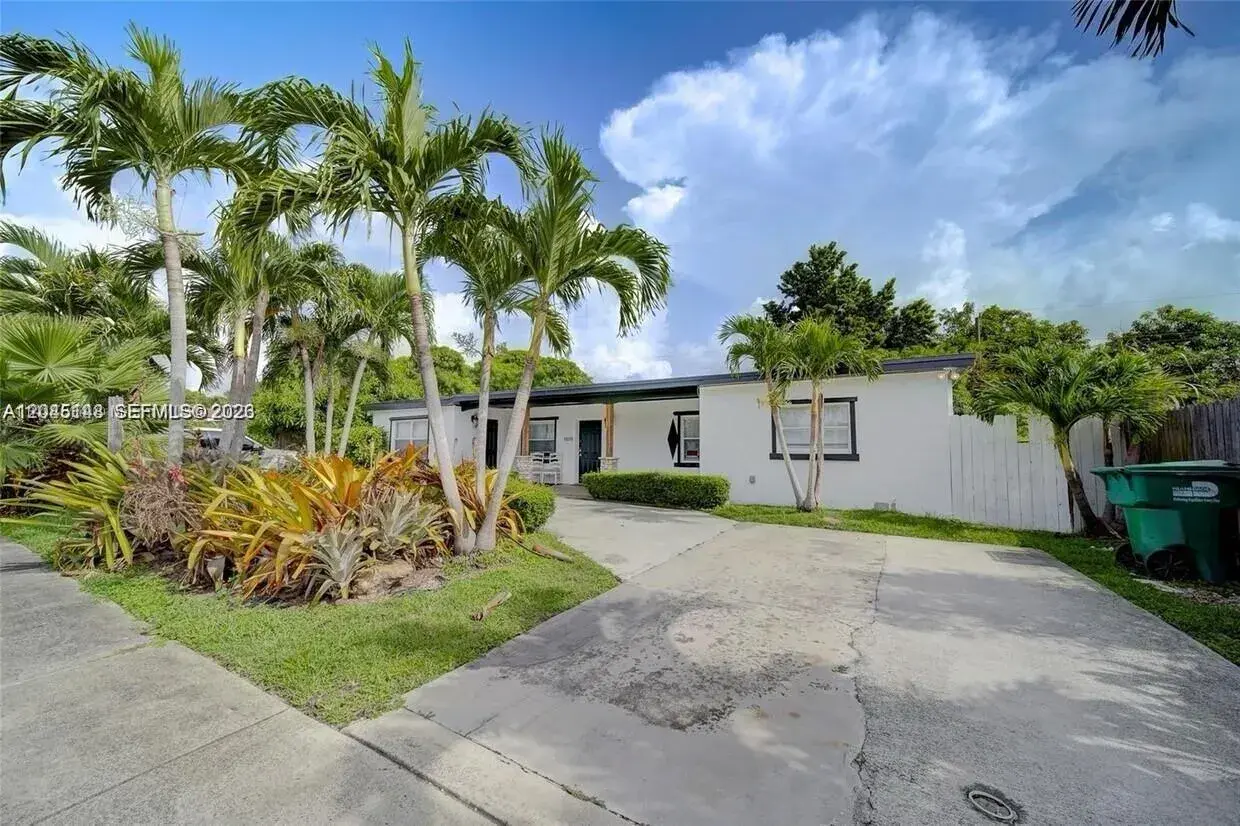 5 bedroom 4 bath for sale at 10215 SW 171st St, Miami FL 33157