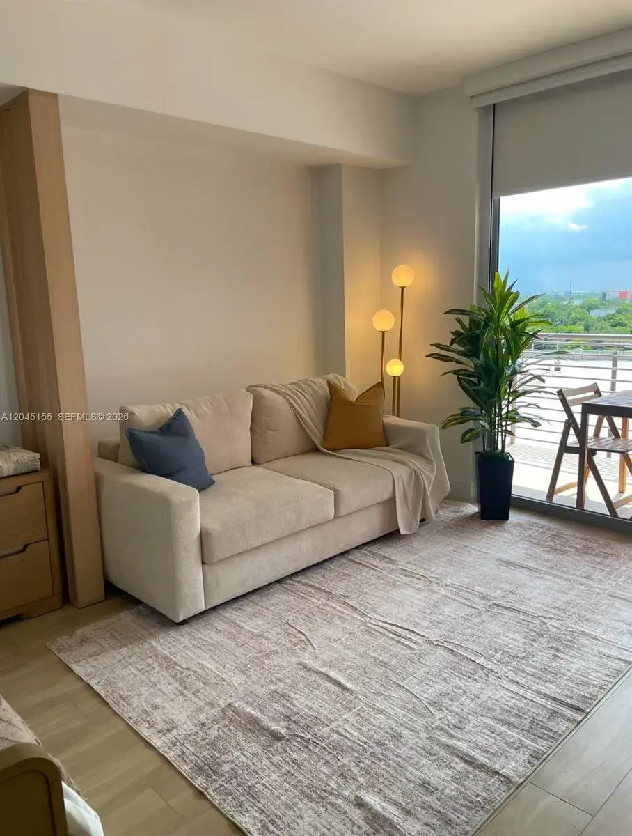 90 NE 32 # 819, Miami FL 33137