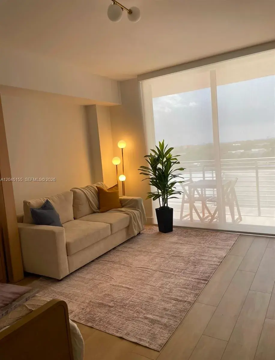 90 NE 32 # 819, Miami FL 33137
