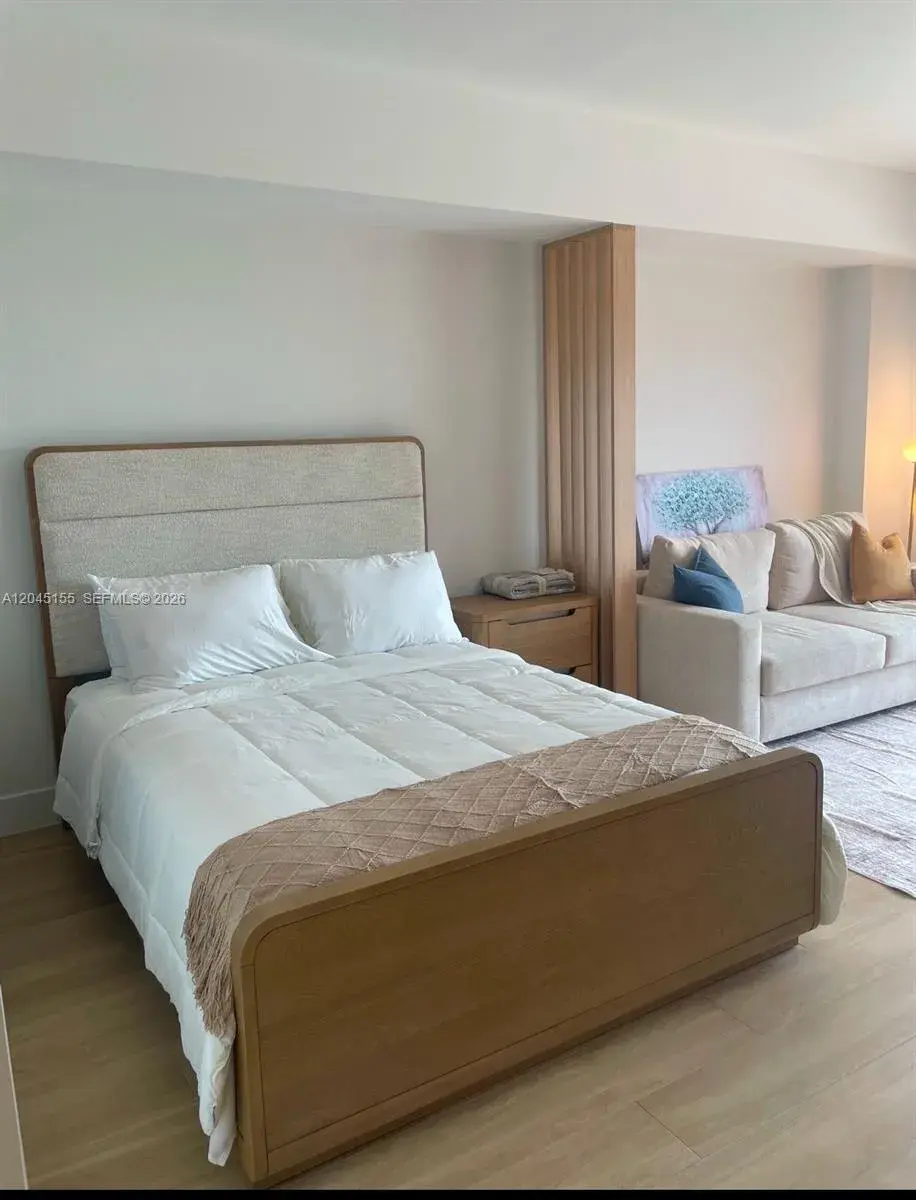 90 NE 32 # 819, Miami FL 33137