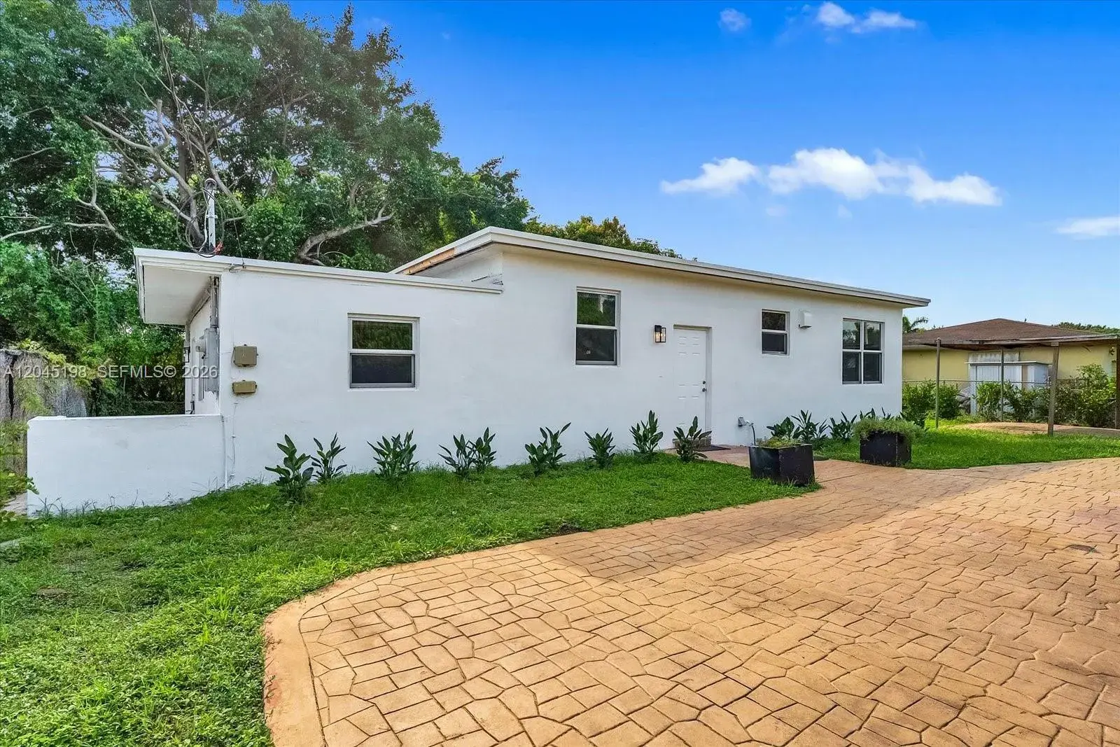 2 bedroom 1 bath for sale at 13415 NW 22nd Ave, Miami FL 33167