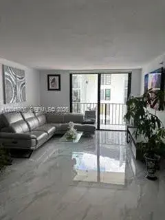 9686 Fontainebleau Blvd # 504, Miami FL 33172