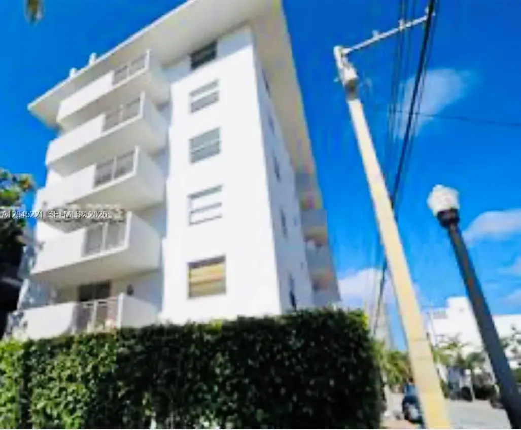 1 bedroom 1 bath Residential Lease for rent at 360 Meridian Ave # 4A, Miami Beach FL 33139