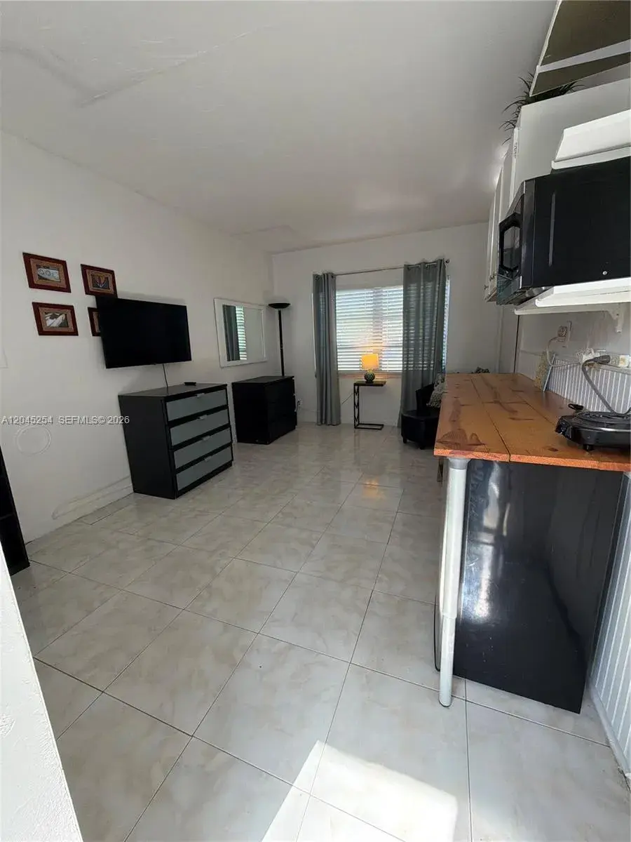 250 SE Park St # 2, Dania Beach FL 33004