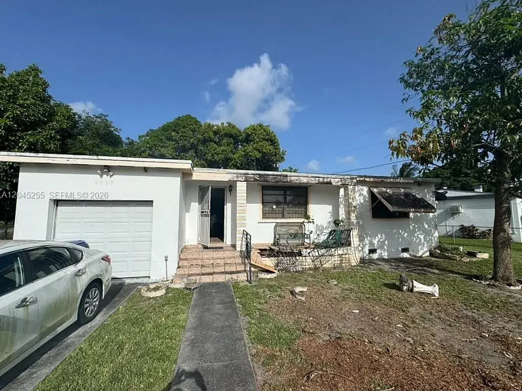 9025 NW 9th Ct, Miami FL 33150