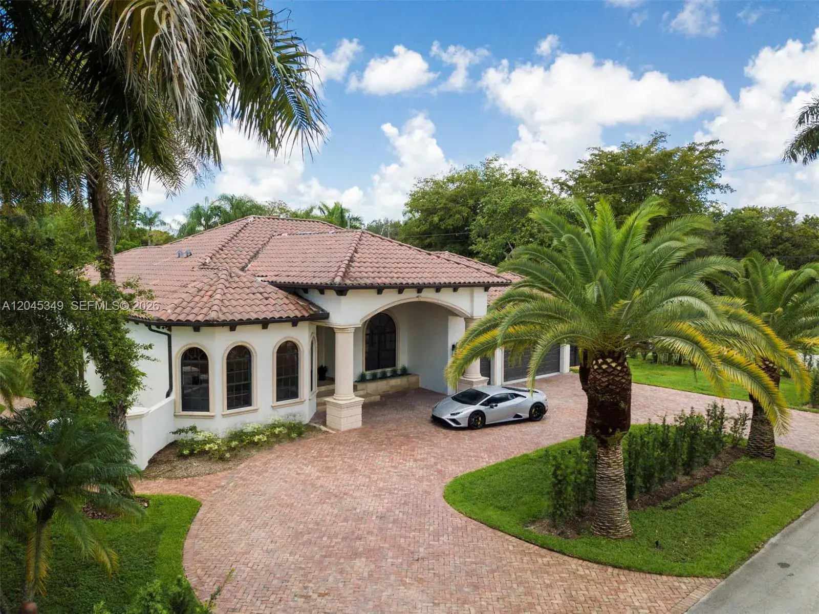 4 bedroom 4 bath for sale at 6874 SW 57th Ter, Miami FL 33143