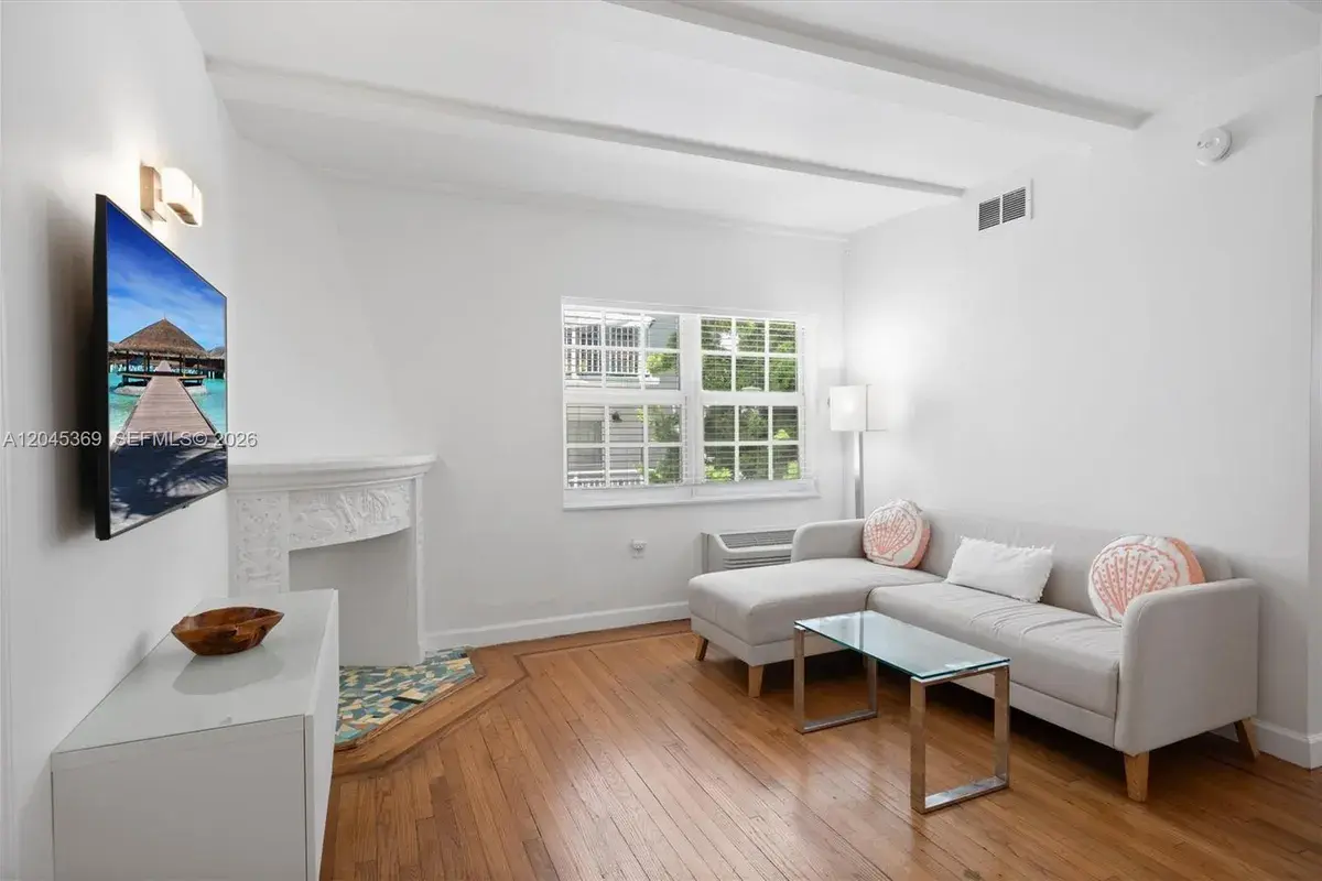 439 15th St # 8, Miami Beach FL 33139