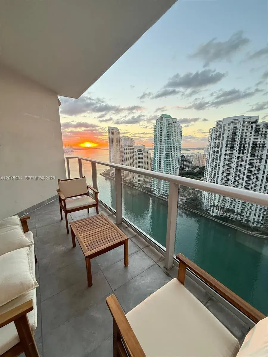 2 bedroom 2 bath for sale at 300 S Biscayne Blvd # 2806, Miami FL 33131