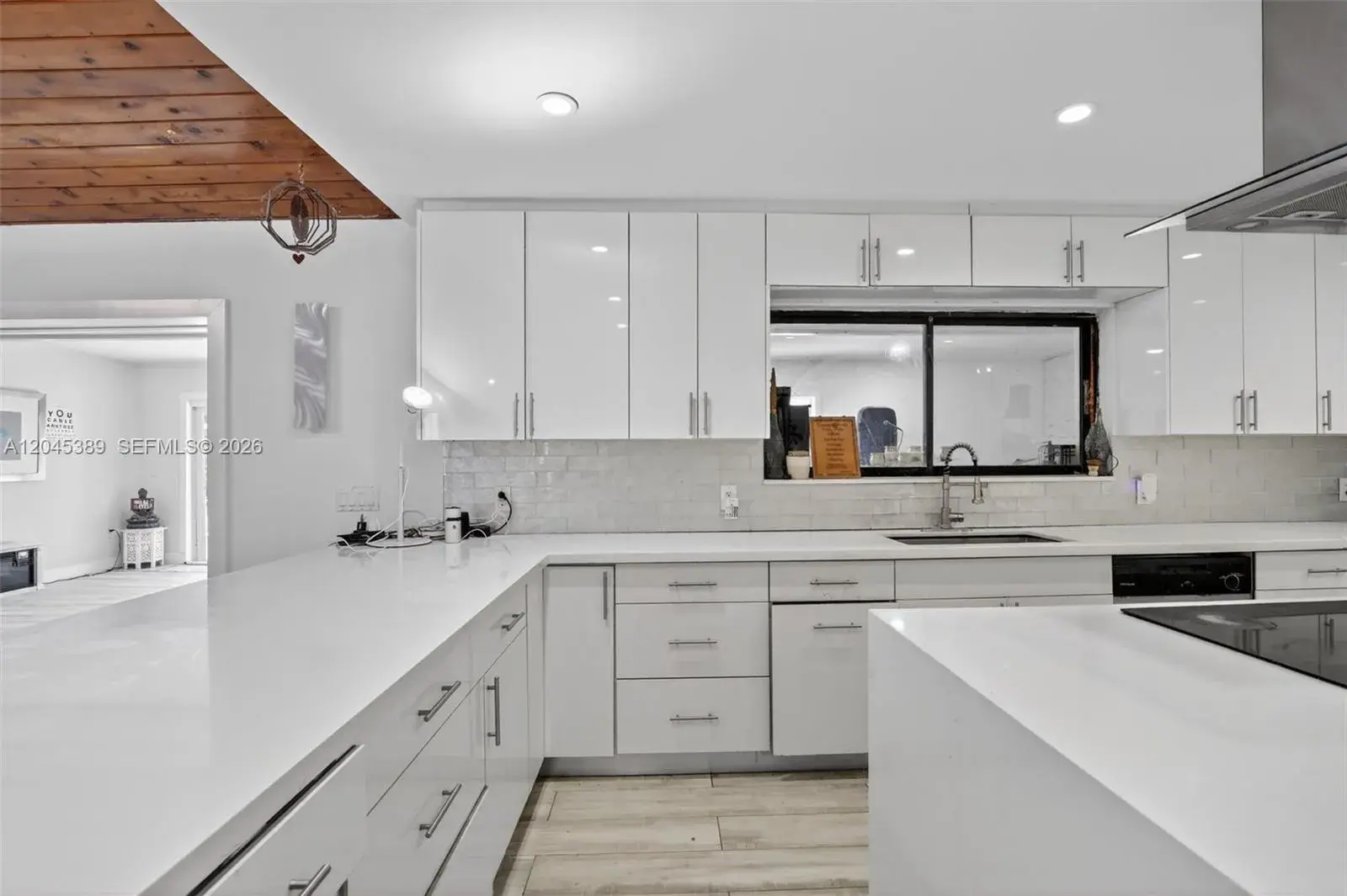 14401 SW 23rd St, Davie FL 33325