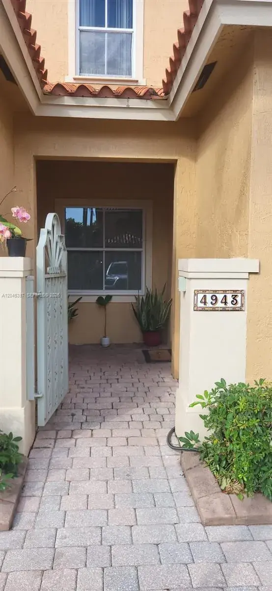 3 bedroom 3 bath for sale at 4943 Leeward Ln # 3204, Dania Beach FL 33312