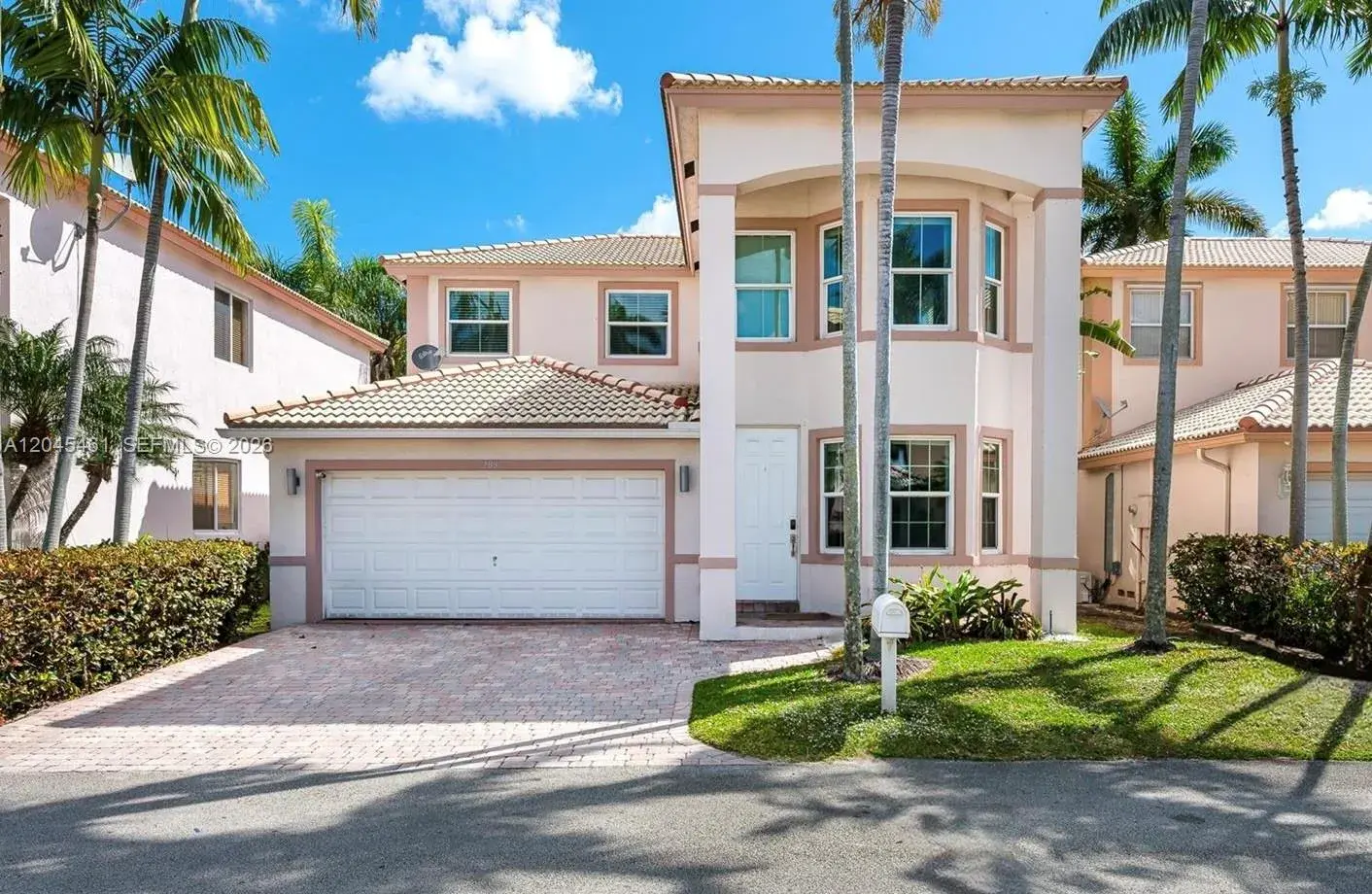 208 SE 15th St, Dania Beach FL 33004