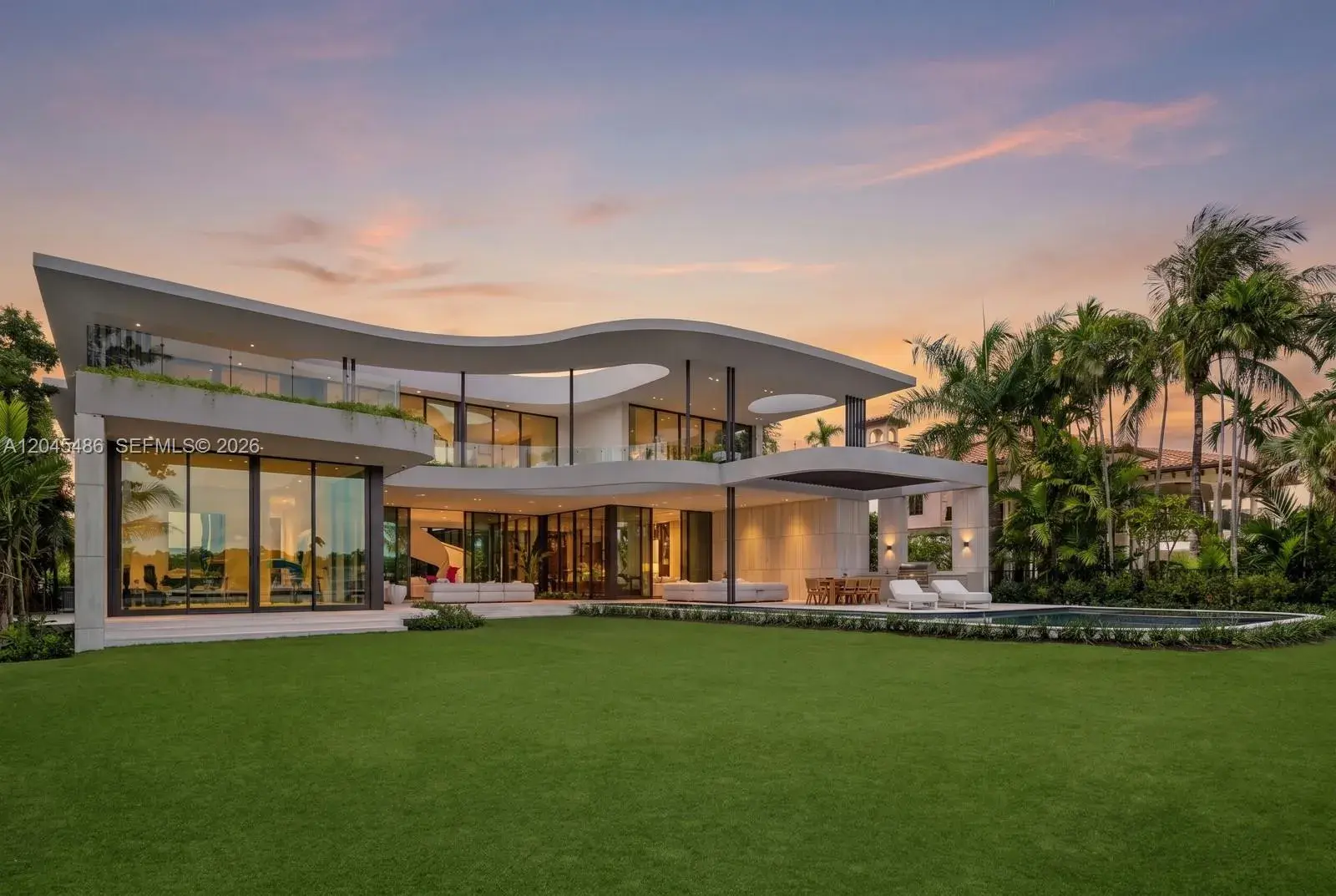 7 bedroom 8 bath for sale at 1015 S Southlake Dr, Hollywood FL 33019