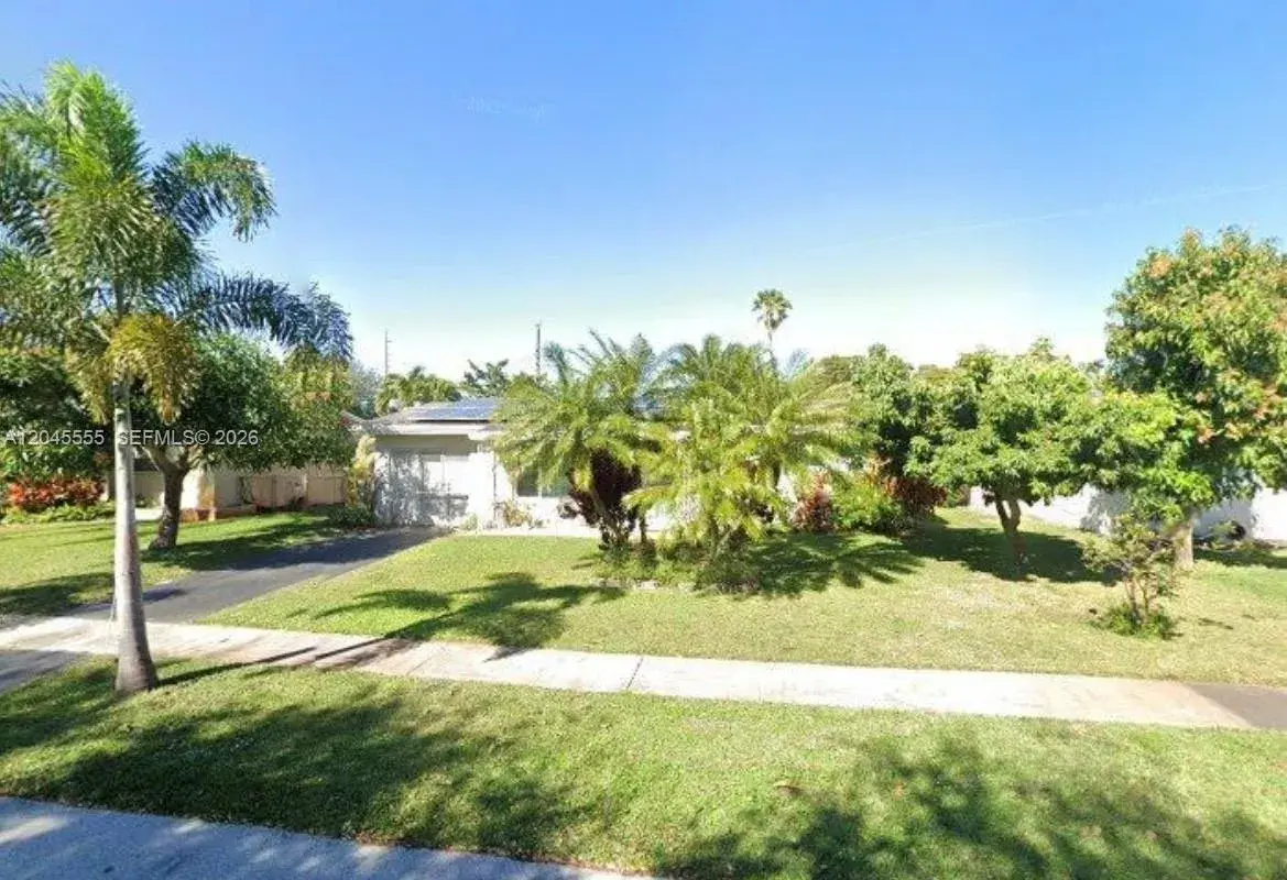 6321 Thomas St, Hollywood FL 33024
