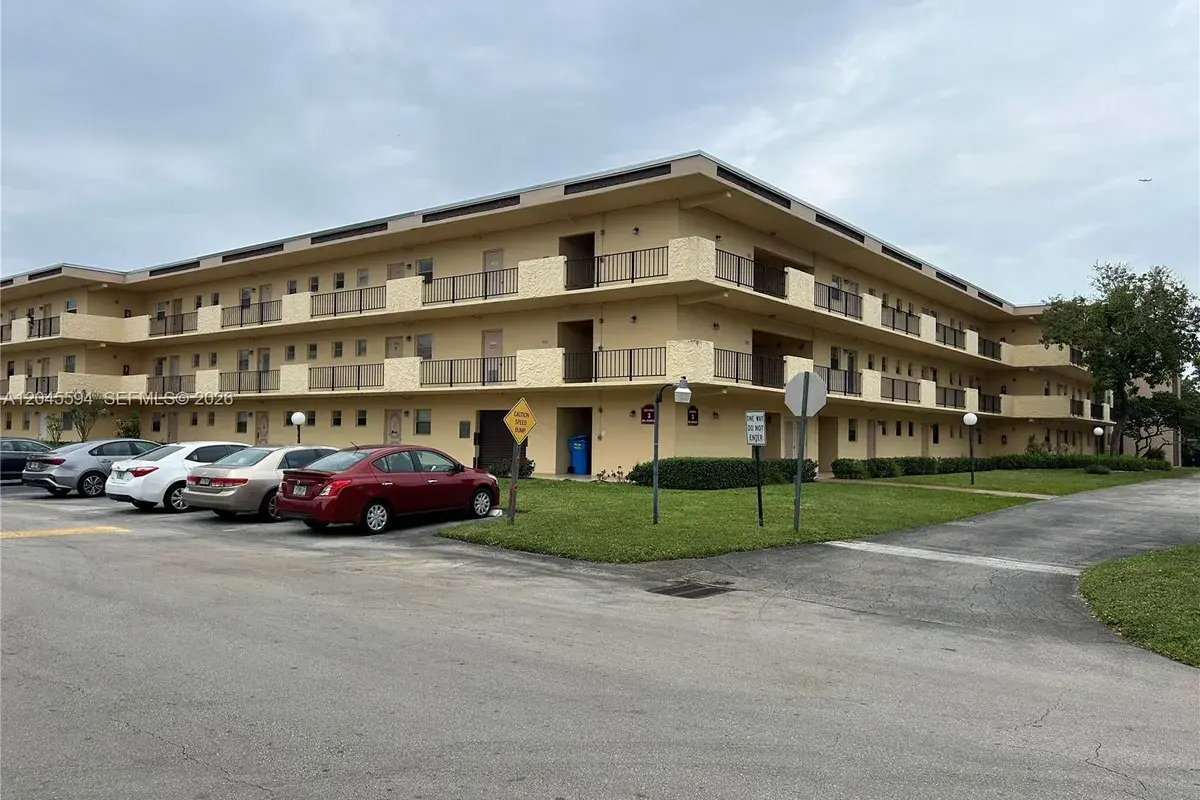 201 Berkley Rd # 104, Hollywood FL 33024