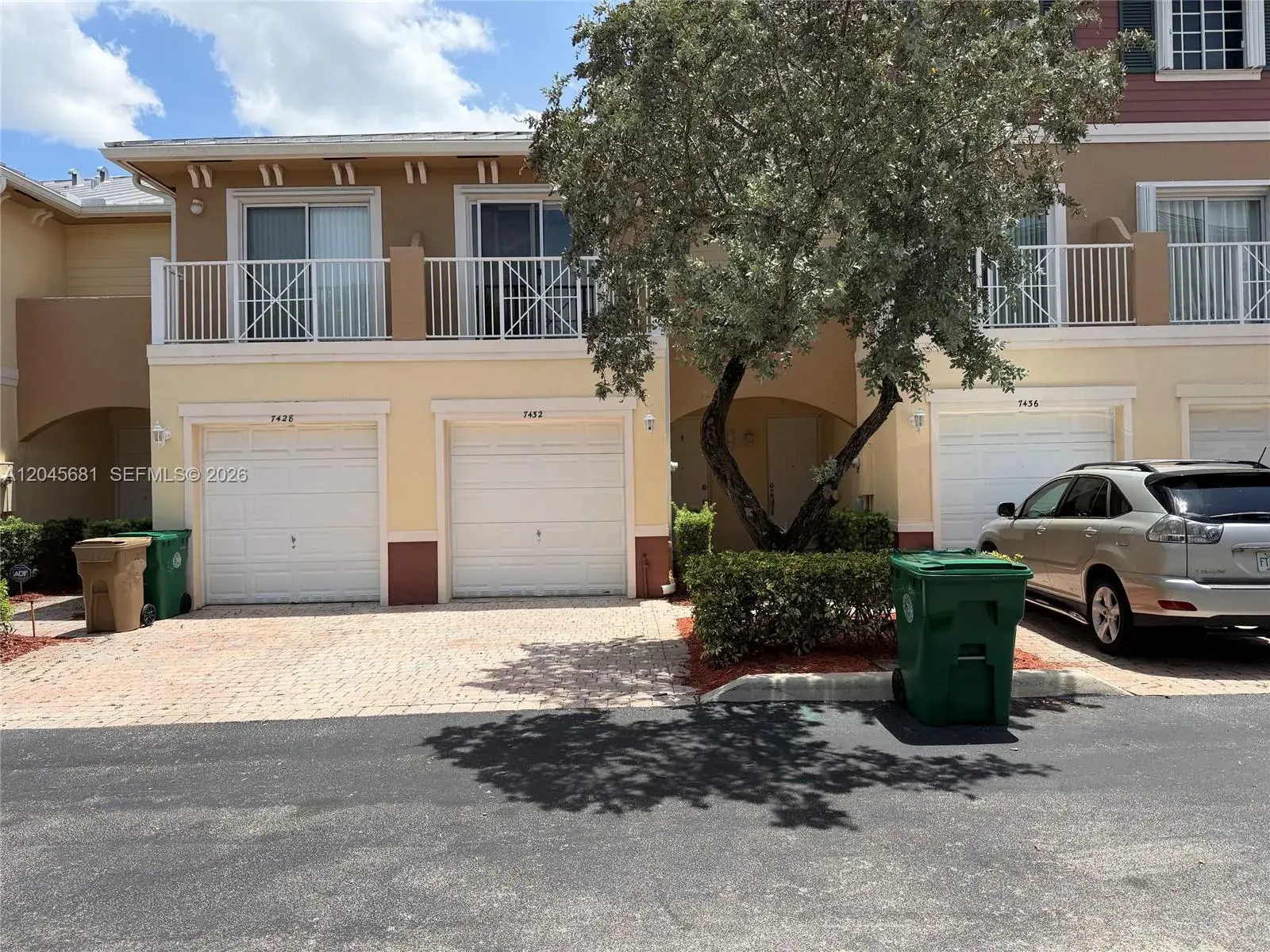 2 bedroom 2 bath Residential for sale at 7432 Willow Grove Pl, Davie FL 33314