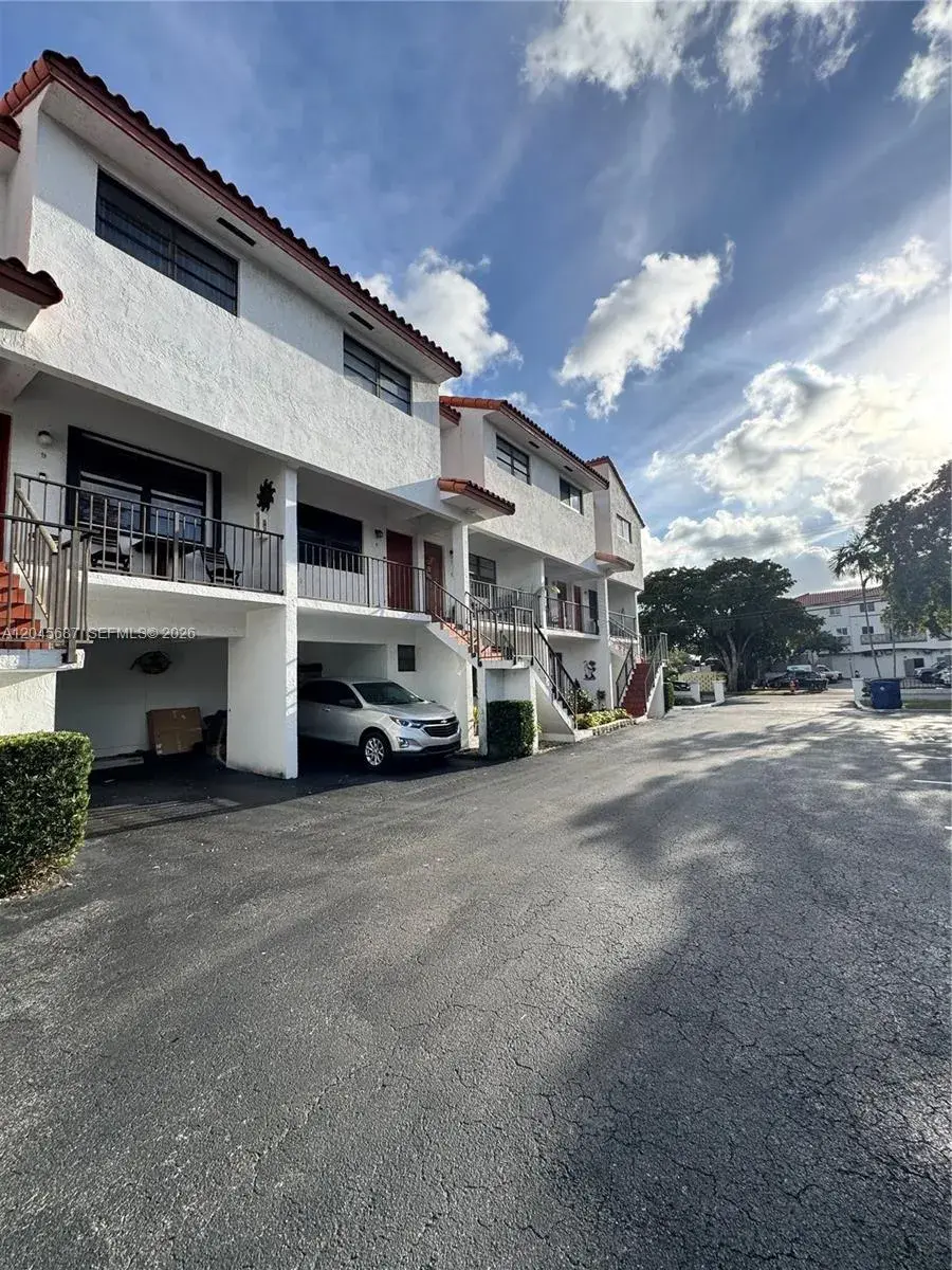 421 Swallow Dr # 10, Miami Springs FL 33166
