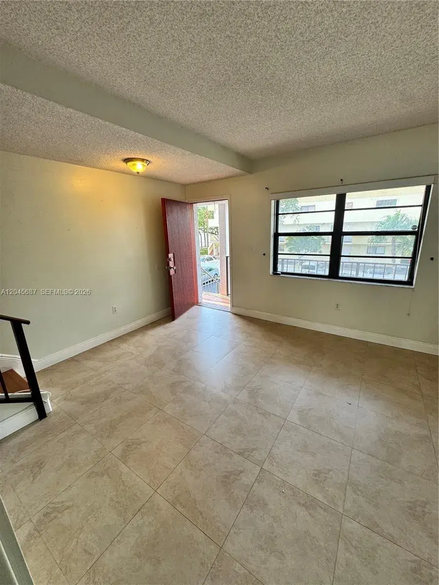 421 Swallow Dr # 10, Miami Springs FL 33166