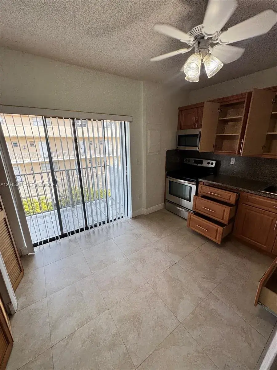 421 Swallow Dr # 10, Miami Springs FL 33166
