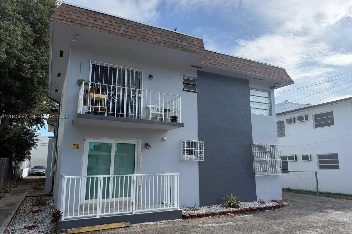 767 SW 9th St # 202, Miami FL 33130