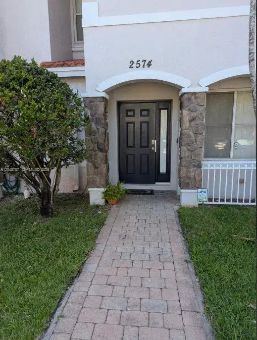 3 bedroom 2 bath for rent at 2574 Southwest 82nd Avenue, Miramar FL 33025
