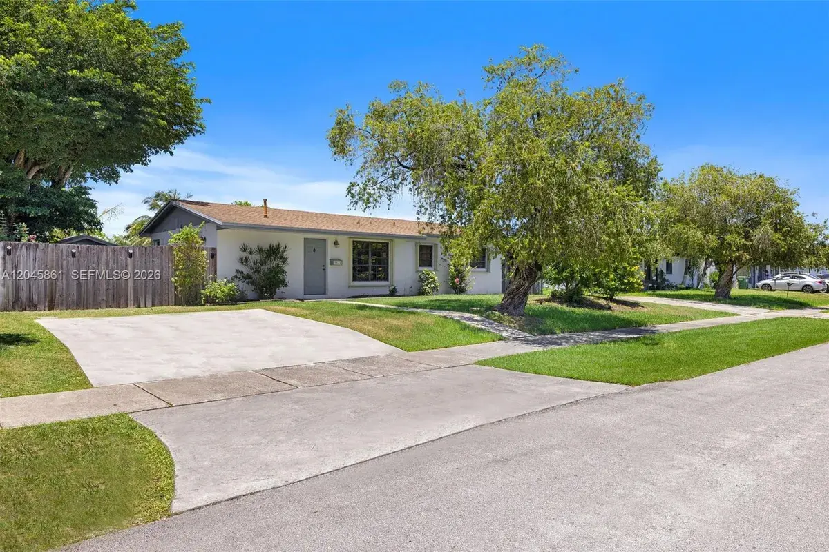 9971 SW 156th Ter, Miami FL 33157
