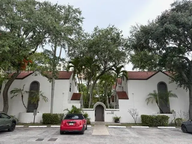 2 bedroom 1 bath Residential Lease for rent at 101 NE 8th Ave # 1, Fort Lauderdale FL 33301
