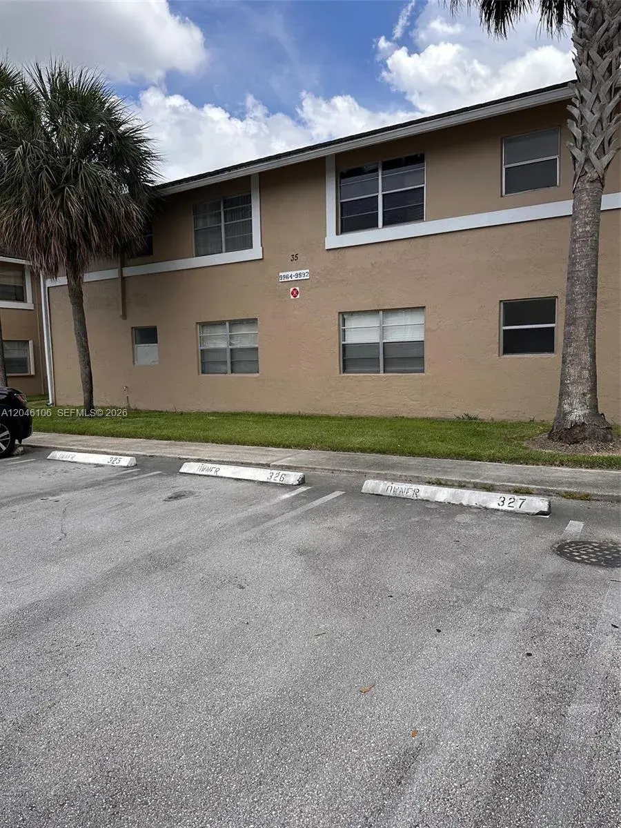 9976 Twin Lakes Dr, Coral Springs FL 33071