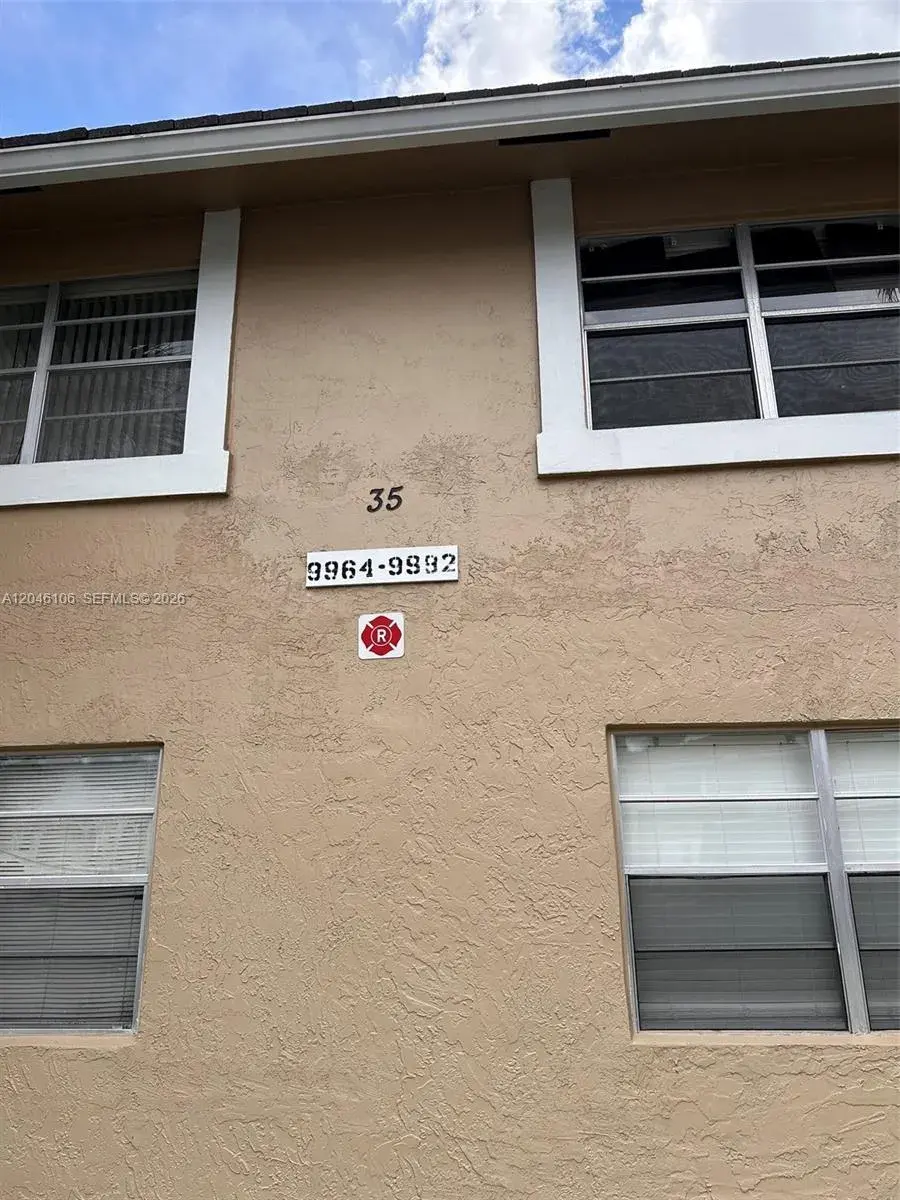 9976 Twin Lakes Dr, Coral Springs FL 33071