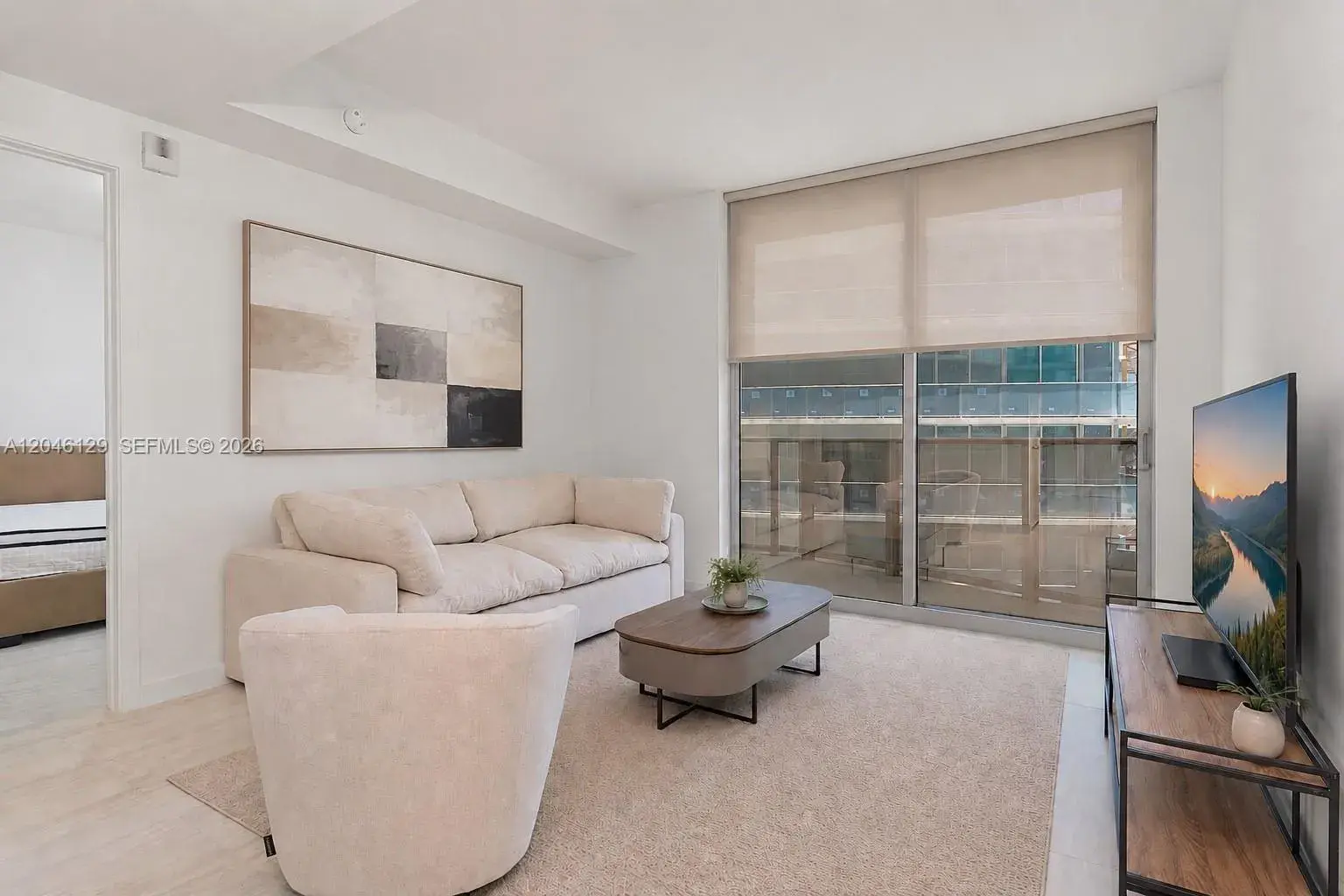 1 bedroom 1 bath for sale at 77 SE 5th St. # 1905, Miami FL 33131