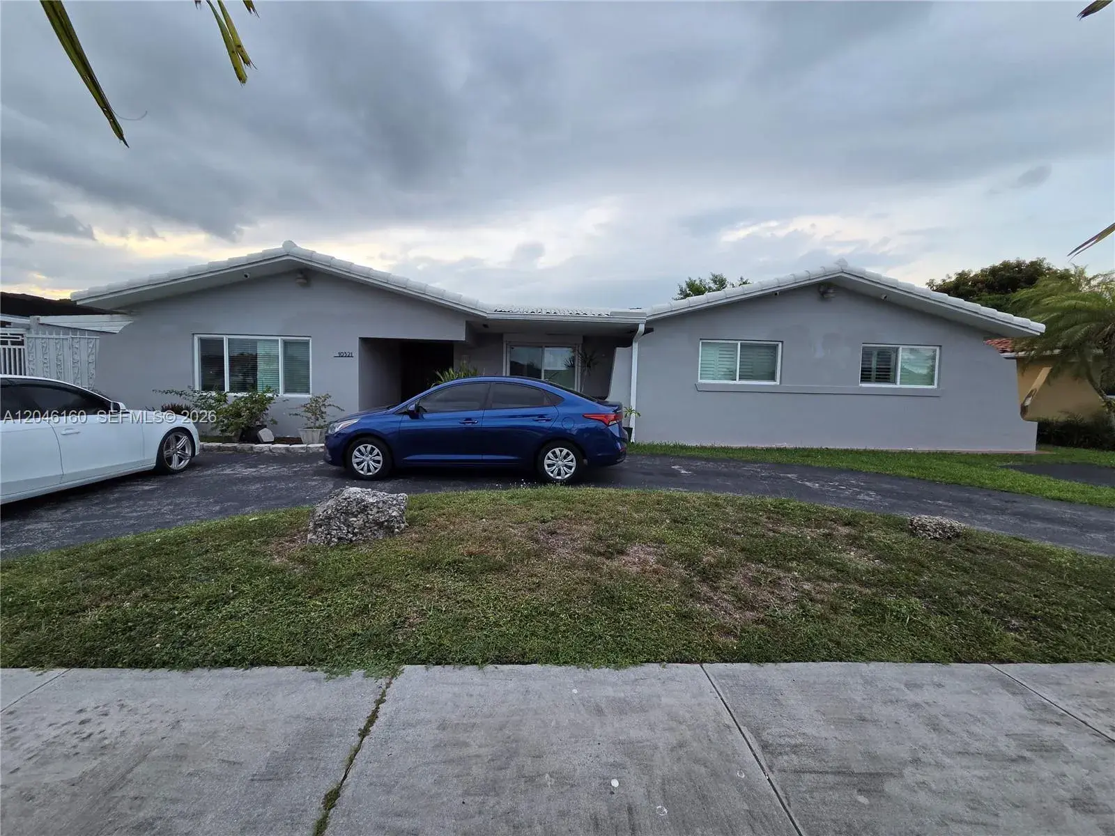 5 bedroom 3 bath for sale at 10321 SW 17th St, Miami FL 33165