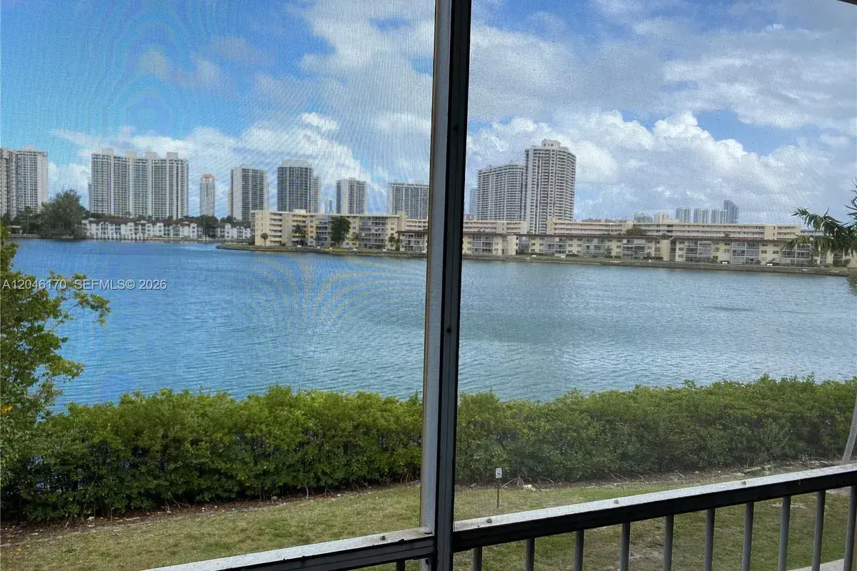 2861 Leonard Dr # F301, Aventura FL 33160