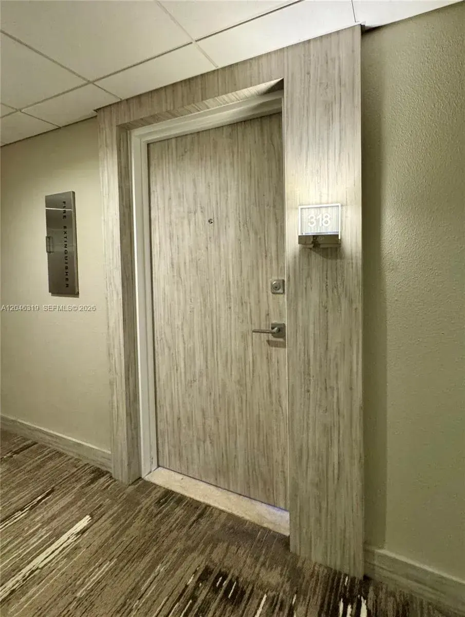 10275 Collins Ave # 318, Bal Harbour FL 33154
